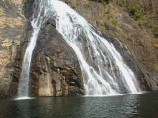 Dudhsagar-29.jpg (82362 bytes)