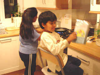 cooking-01.jpg (45109 bytes)