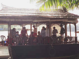 dakGoa-19.jpg (75917 bytes)