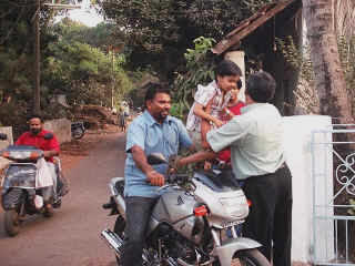 family-08.jpg (89604 bytes)