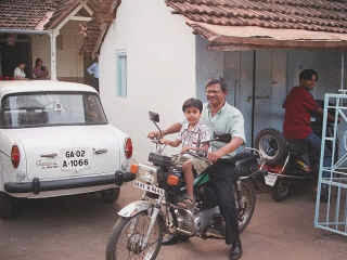 family-09.jpg (74881 bytes)