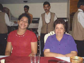 family-21.jpg (52497 bytes)