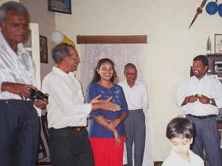 family-25.jpg (56807 bytes)