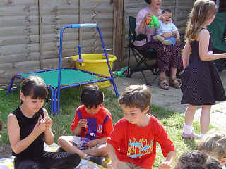 6thBirthday-08.jpg (87413 bytes)