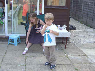 6thBirthday-15.jpg (78414 bytes)