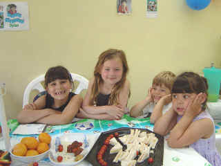 6thBirthday-20.jpg (47180 bytes)