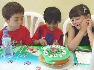 6thBirthday-21.jpg (56515 bytes)