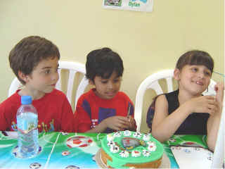 6thBirthday-27.jpg (46543 bytes)