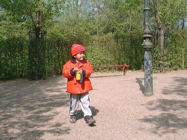 7april02-16.jpg (94247 bytes)