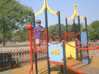 Re-Union-07.jpg (73874 bytes)