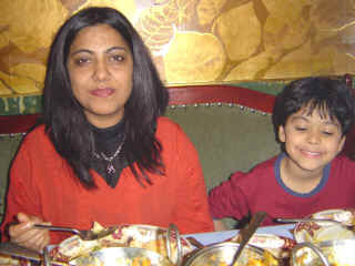 The Taj-02.jpg (55305 bytes)