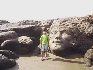 dyl-goa-08.jpg (63982 bytes)