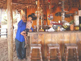 dyl-goa-19.jpg (108946 bytes)