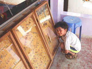 dyl-goa-22.jpg (90910 bytes)